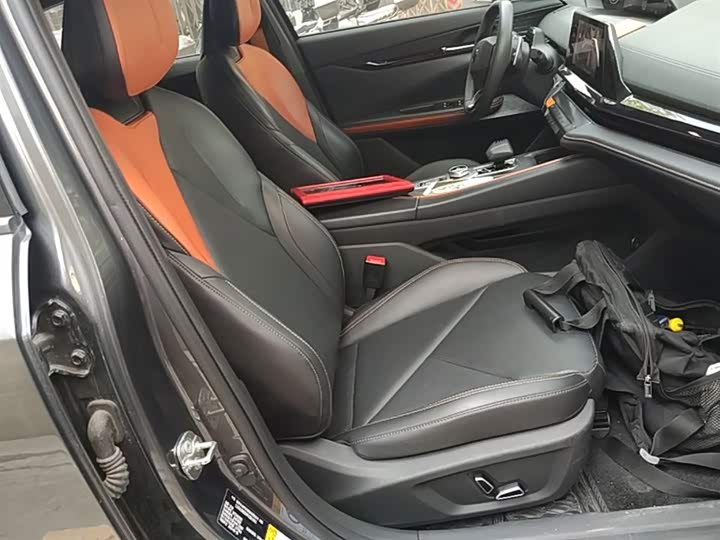 Changan UNI-V 2022 1.5 T Premium — фото 25