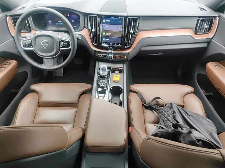 Volvo XC60 2025 B 5 4 WD — фото 16
