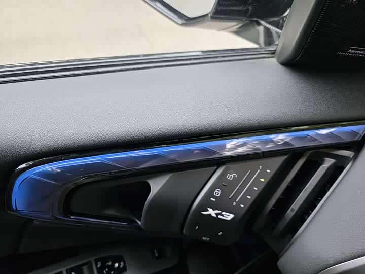 BMW X3 M50 2025 M 50 x Drive — фото 11