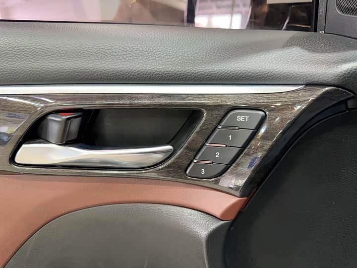 Trumpchi GS8 2017 320 T 2 WD ( ) — фото 15