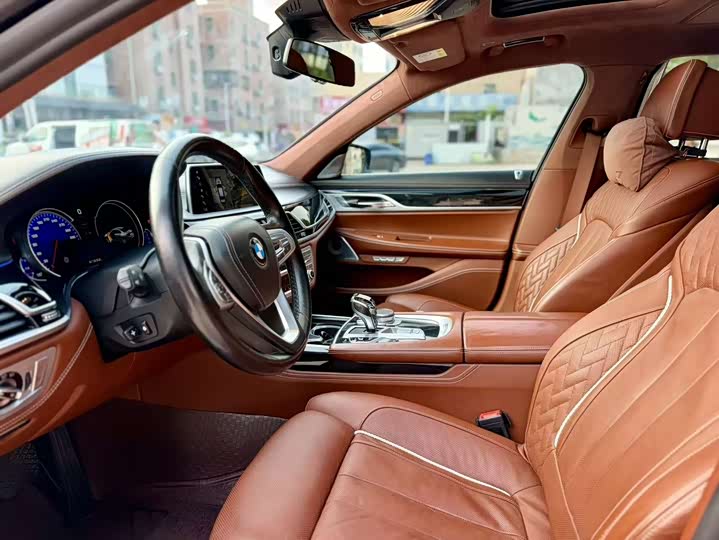 BMW 7-Series 2018 740 Li x Drive M — фото 5