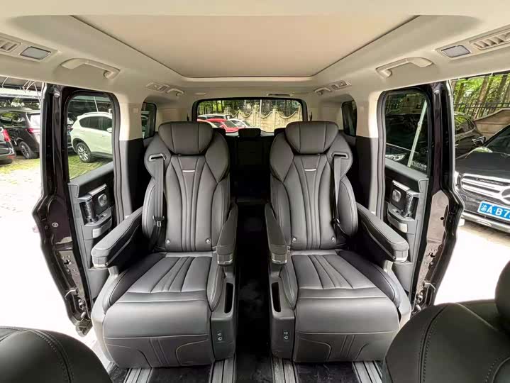 Hongqi HQ9 PHEV 2024 2.0 T 4 WD — фото 13