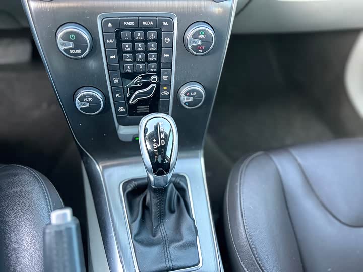 Volvo V40 2015 1.6 T — фото 20