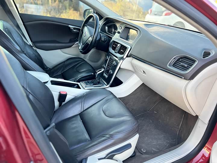 Volvo V40 2015 1.6 T — фото 40