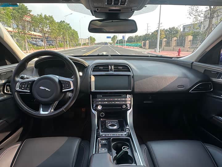 Jaguar XEL 2018 2.0 T 200 PS — фото 6