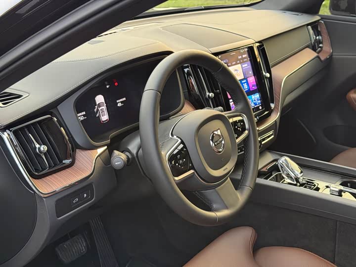 Volvo XC60 Hybrid 2024 T 8 PHEV 4 WD — фото 14