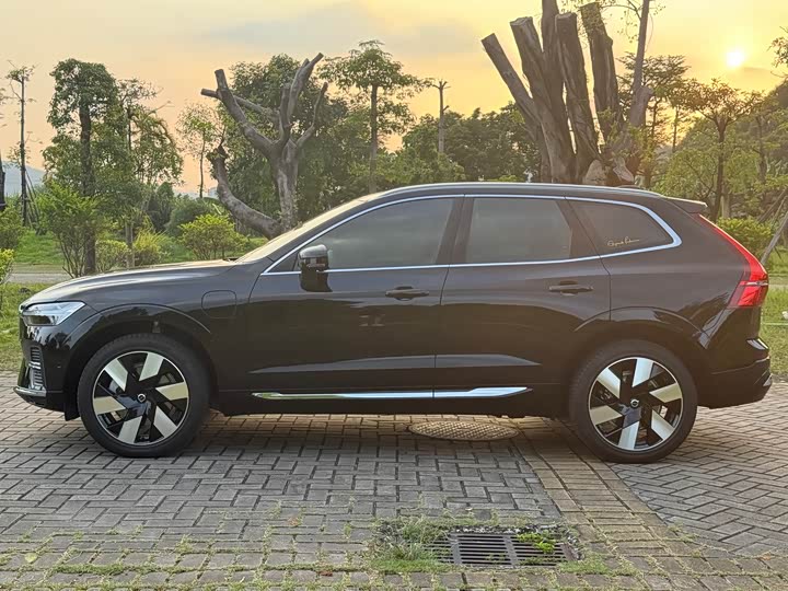 Volvo XC60 Hybrid 2024 T 8 PHEV 4 WD — фото 4
