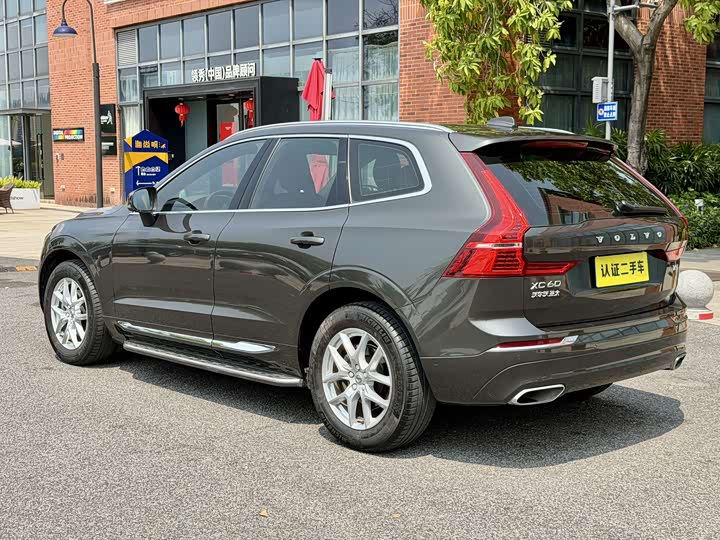 Volvo XC60 2021 T 5 4 WD — фото 3
