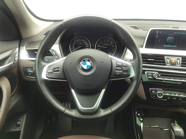 BMW X1 2018 x Drive 20 Li — фото 11