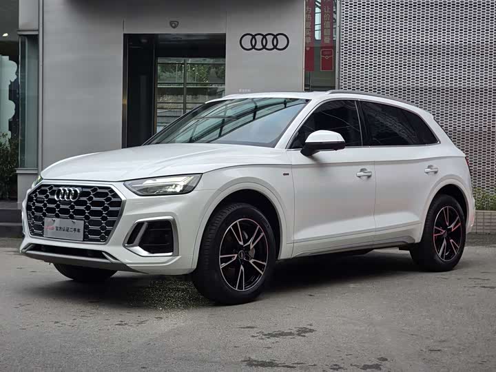 Audi Q5L 2023 40 T — фото 1