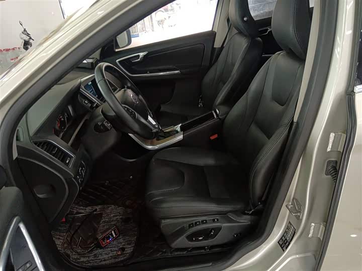 Volvo XC60 2017 T 5 AWD — фото 7