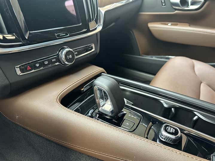 Volvo S90 2024 B 5 — фото 10