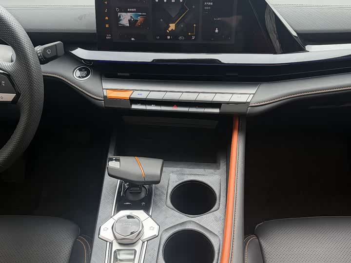 Changan UNI-V 2022 1.5 T Premium — фото 17