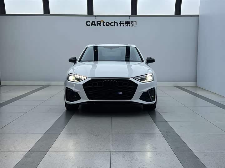 Audi A4L 2022 40 TFSI — фото 2