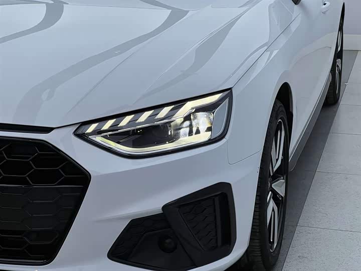 Audi A4L 2022 40 TFSI — фото 5
