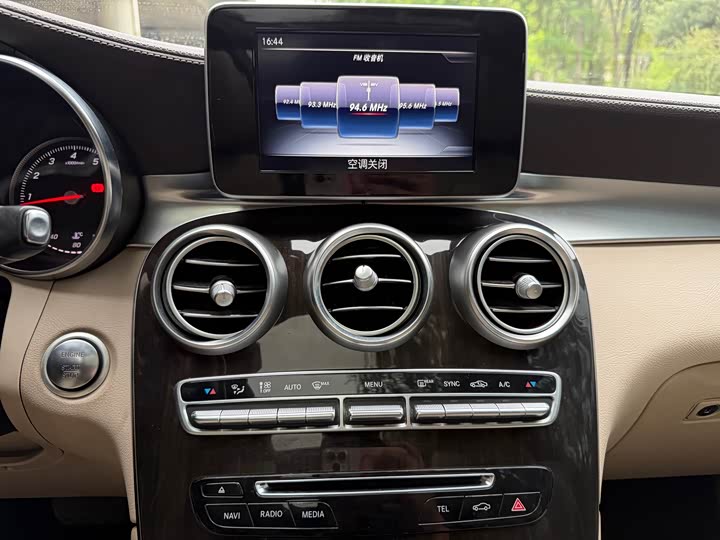 Mercedes-Benz GLC 2016 GLC 260 4 MATIC Luxury — фото 9