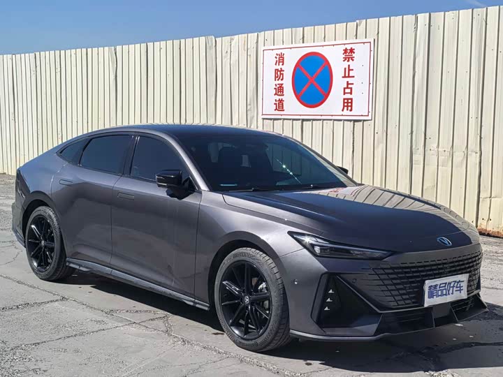 Changan UNI-V 2023 1.5 T — фото 3