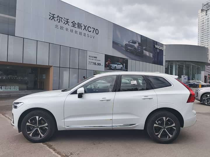 Volvo XC60 2026 B 5 4 WD — фото 8