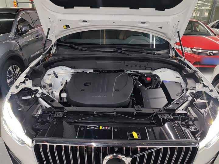 Volvo XC60 2025 B 5 4 WD — фото 20