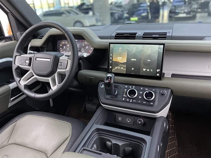 Land Rover Defender — фото 11