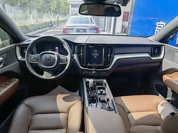 Volvo XC60 2023 B 5 4 WD — фото 7