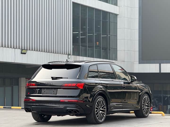 Audi SQ7 2024 4.0 TFSI — фото 9
