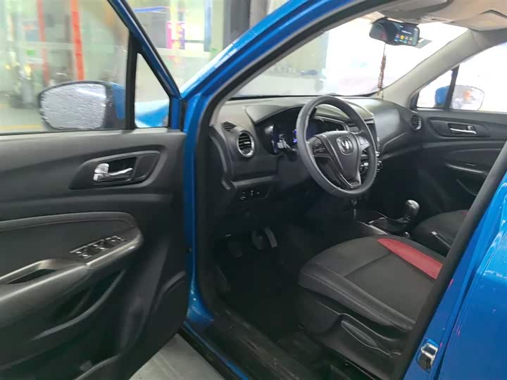 Changan CS15 2016 1.5 L MT — фото 16
