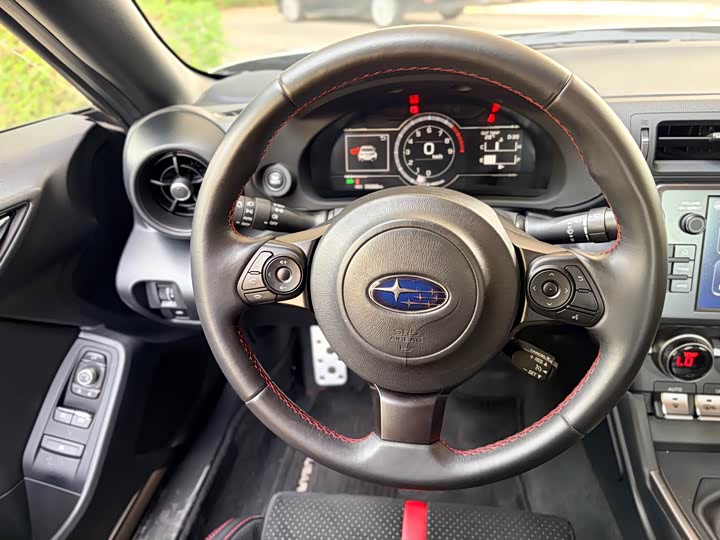 Subaru BRZ 2023 2.4 L MT 10 — фото 15