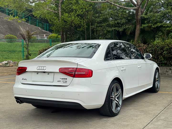Audi A4L 2015 45 TFSI quattro Sport — фото 19