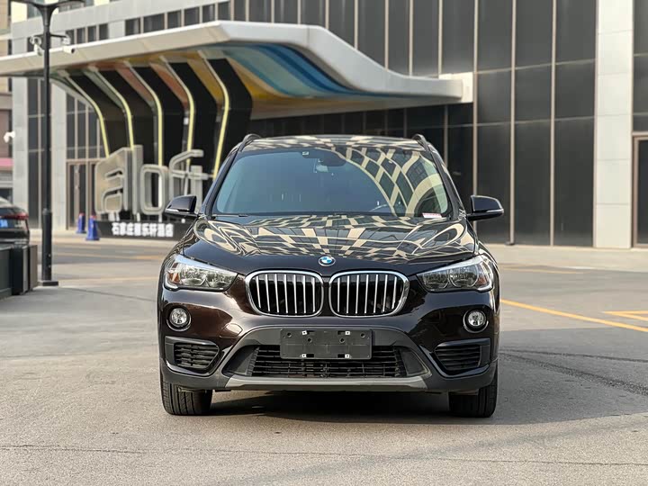 BMW X1 2019 s Drive 18 Li — фото 2