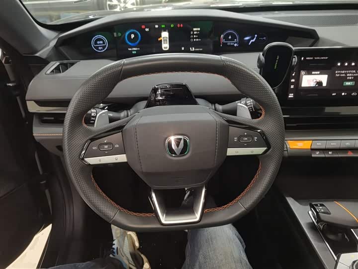 Changan UNI-V 2024 1.5 T Premium — фото 7