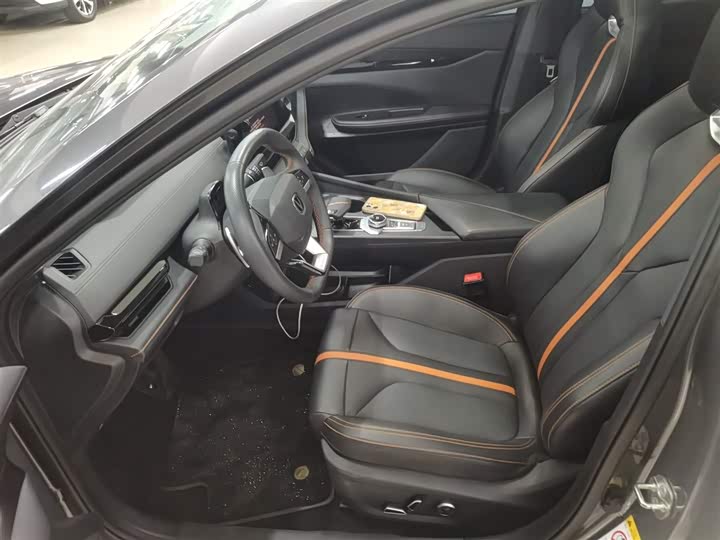 Changan UNI-V 2024 1.5 T Premium — фото 14