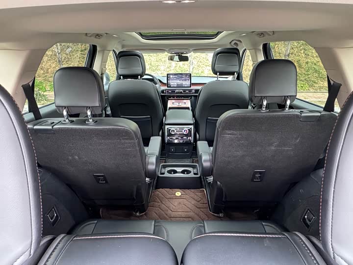 Lincoln Aviator — фото 17