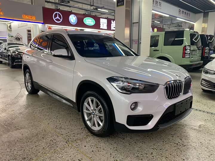 BMW X1 2019 s Drive 18 Li — фото 2