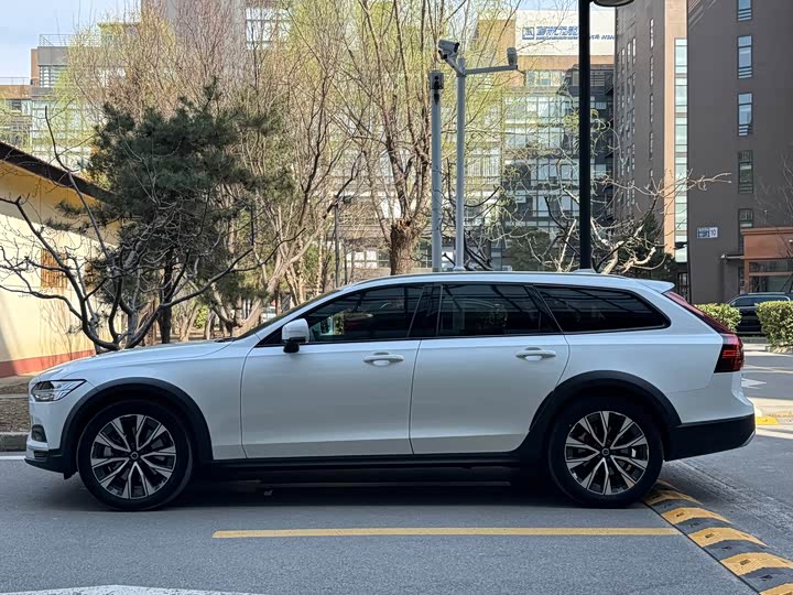 Volvo V90 2021 Cross Country B 5 AWD — фото 4