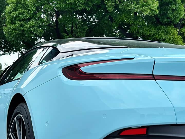 Aston Martin DB11 2019 4.0 T V 8 Coupe — фото 7