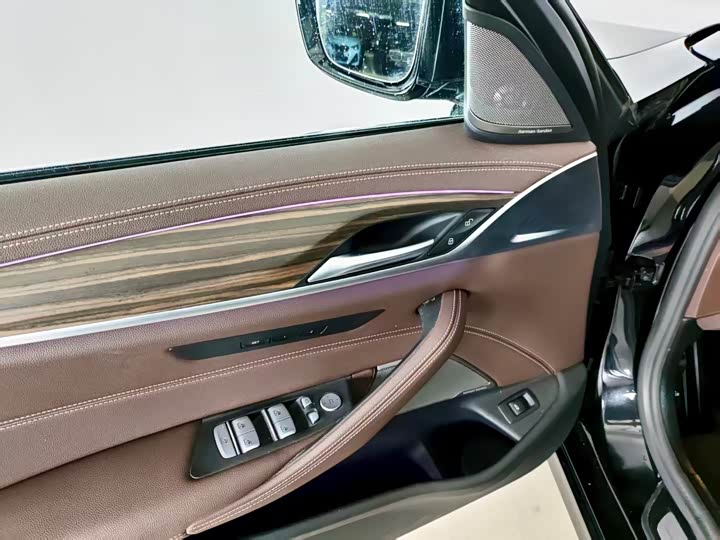 BMW 5-Series 2023 530 Li x Drive — фото 18