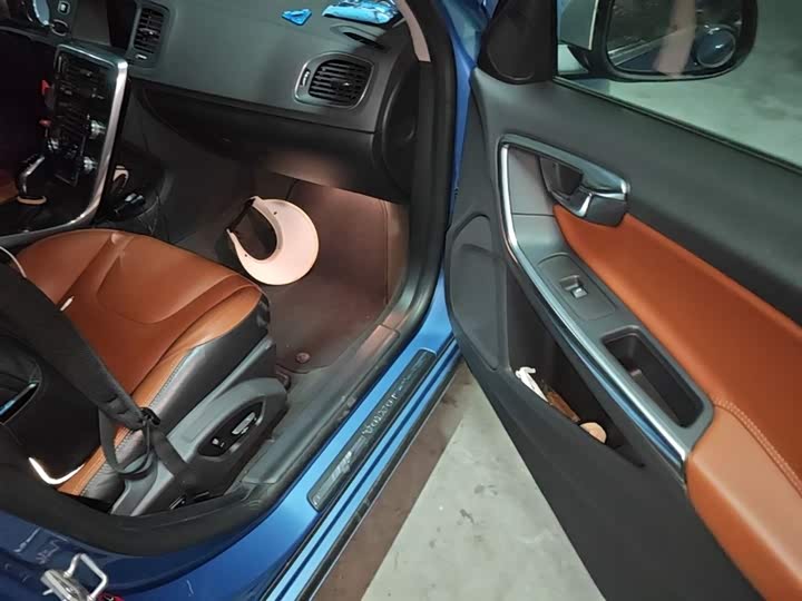 Volvo V60 2015 T 5 — фото 20