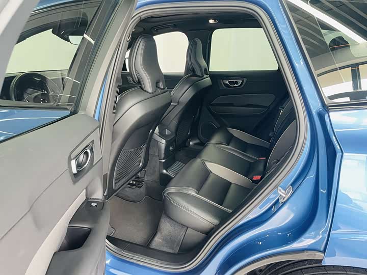 Volvo XC60 Hybrid 2021 T 8 E Hybrid — фото 9