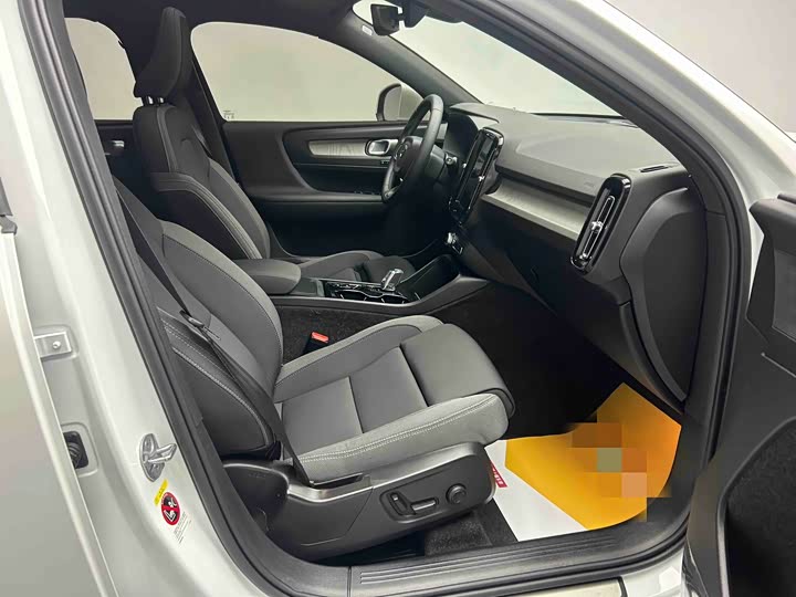 Volvo XC40 2024 B 3 — фото 13