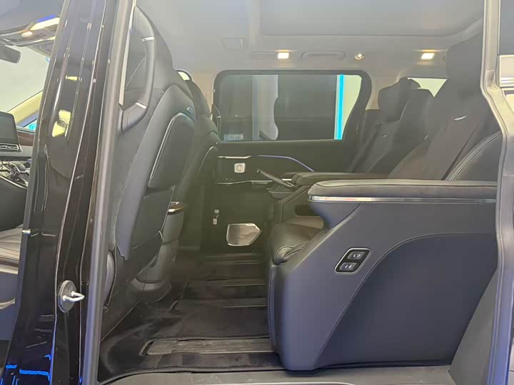 Hongqi HQ9 PHEV 2024 2.0 T 4 WD — фото 18