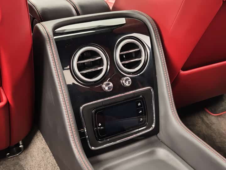 Bentley Flying Spur — фото 14