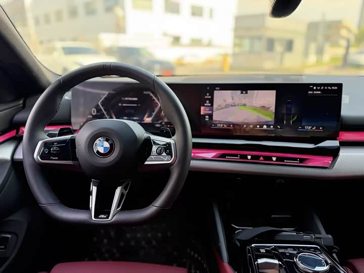 BMW 5-Series 2024 530i Leading M — фото 11