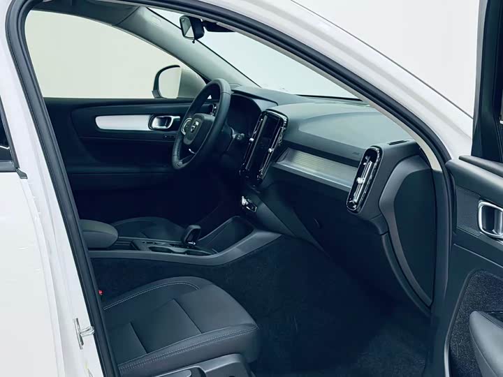 Volvo XC40 2022 T 4 WD — фото 11