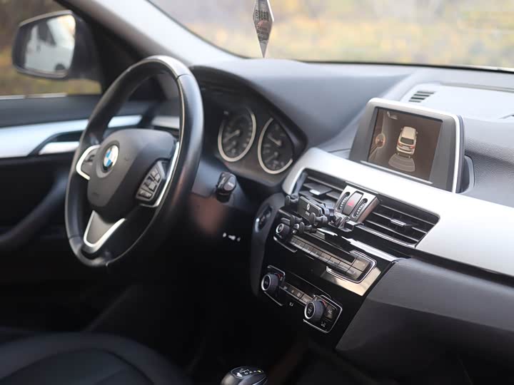 BMW X1 2016 s Drive 18 Li — фото 22