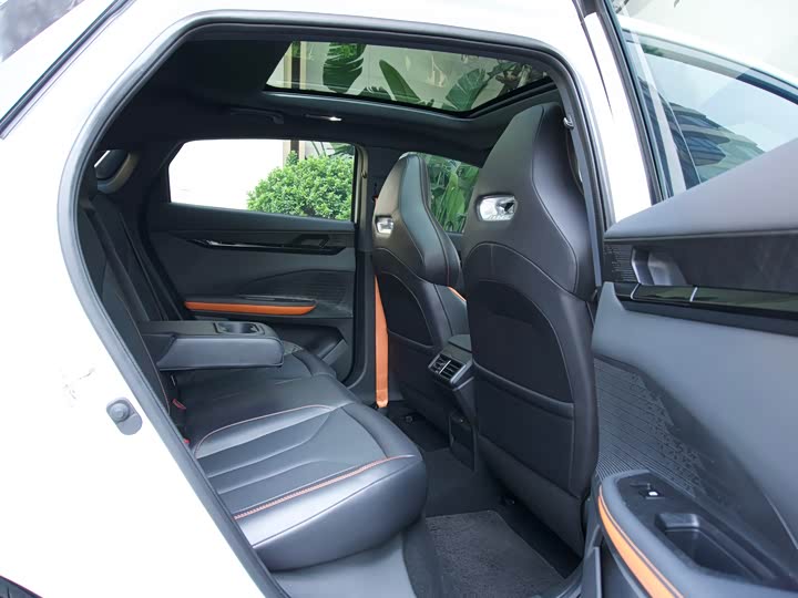Changan UNI-V 2023 1.5 T Premium — фото 10