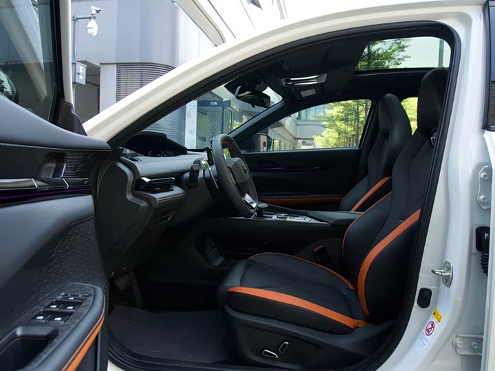 Changan UNI-V 2023 1.5 T Premium — фото 9