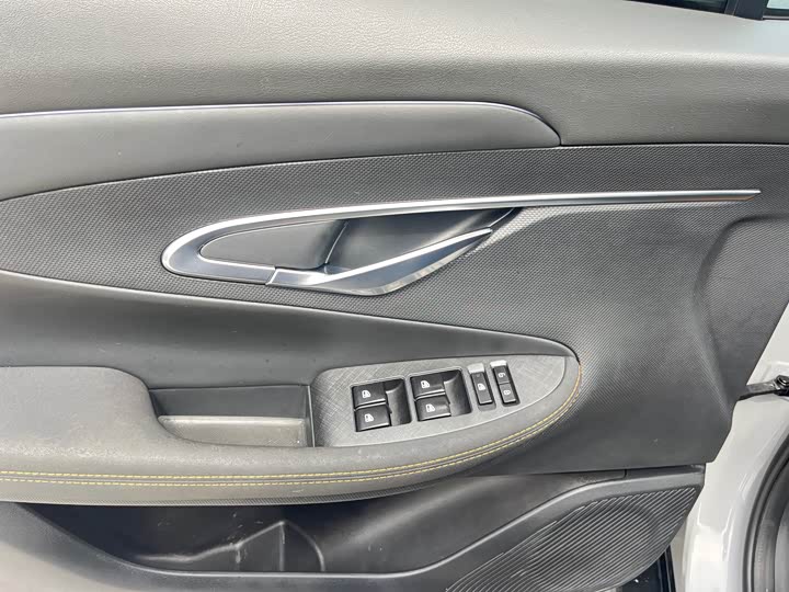 Changan UNI-T 2023 1.5 T Premium — фото 22