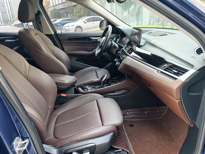 BMW X1 2021 s Drive 25 Li Leading — фото 12