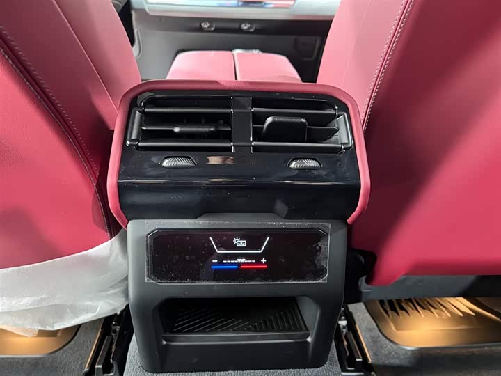 BMW 5-Series 2025 530 Li Leading M — фото 21